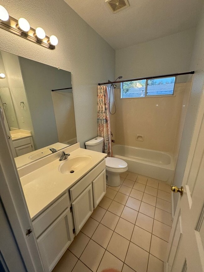 Building Photo - BEAUTIFUL TWO STORY 4 BED, 3 FULL BATH, & 2 CAR GARAGE