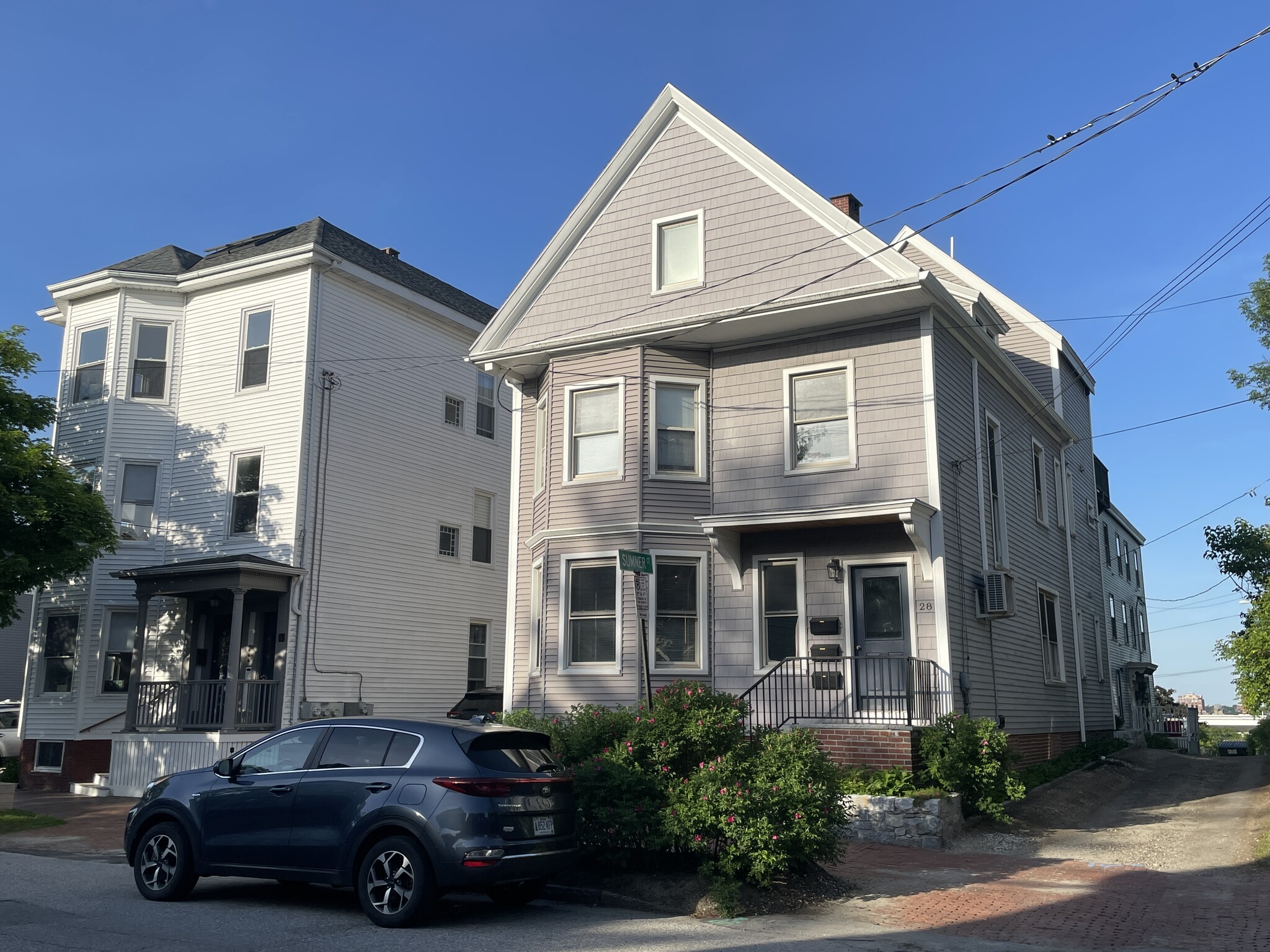 Late spring morning at 28 North, - 28 North St