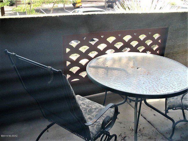 Building Photo - 5751 N Kolb Rd