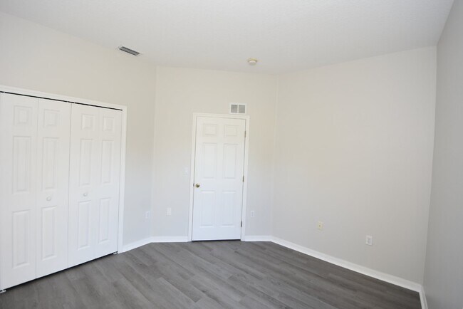 Building Photo - 4 bed, 2 bath located in Matanzas Woods su...