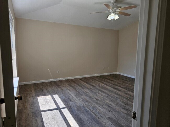 Building Photo - 6727 Stonecross Creek Ln