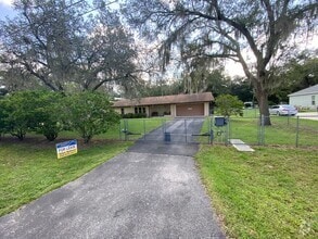 Building Photo - Family and pet friendly ANNUAL LEASE just ...