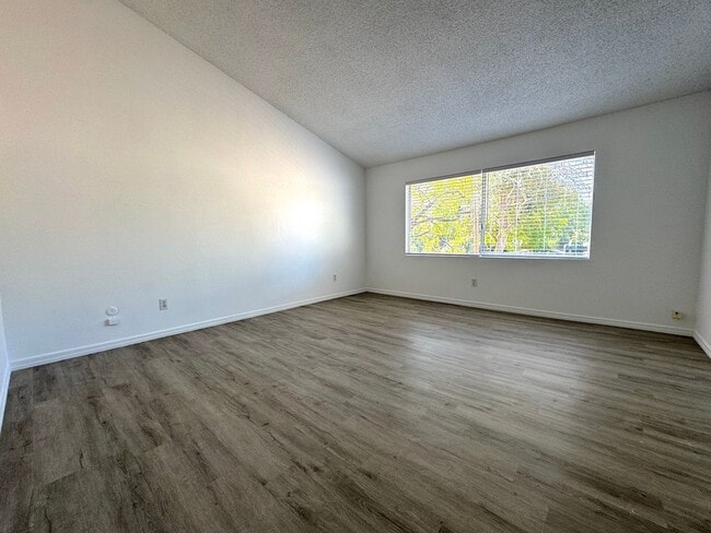 Building Photo - 3 Bedroom House in Sherman Oaks!