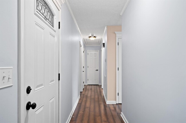 Building Photo - Huge Corner Lot in Glen Oaks!