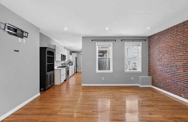 Building Photo - 353 Sumner St