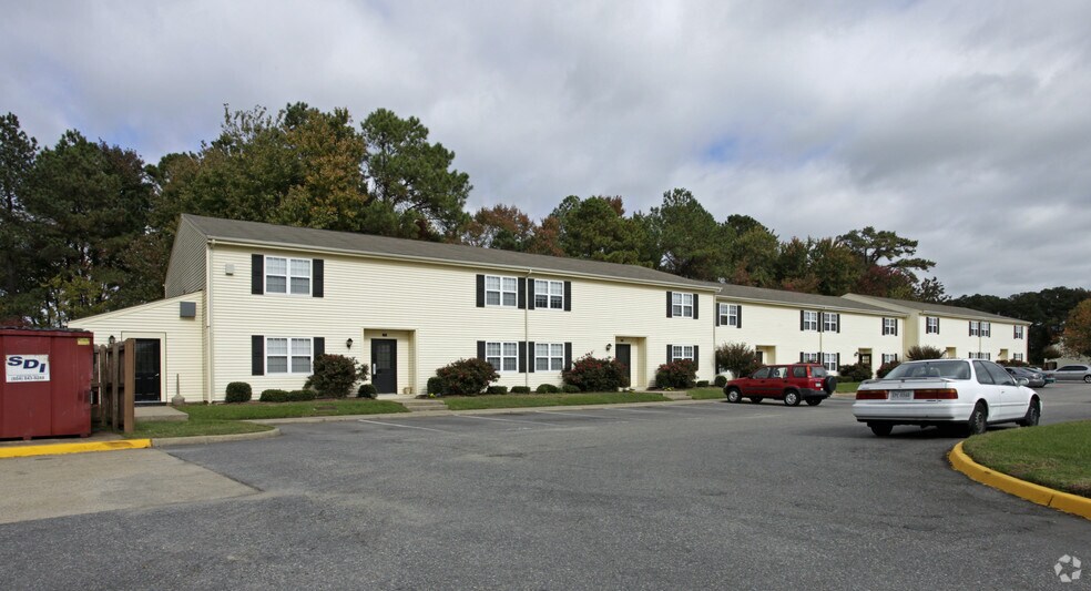 New Hampton Commons Apartments 1482 W Queen St Hampton VA 23669