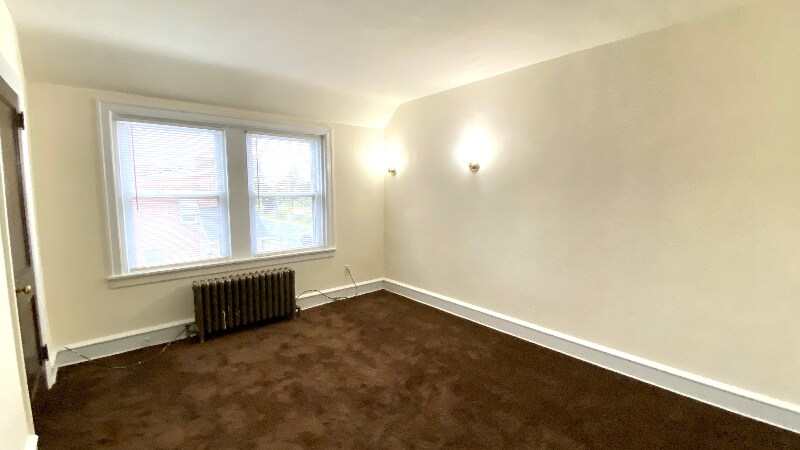 Building Photo - 300 W 31st St