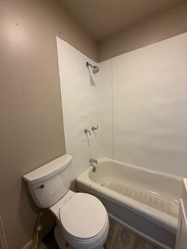 Building Photo - House for Rent 3 BR / 1 BA