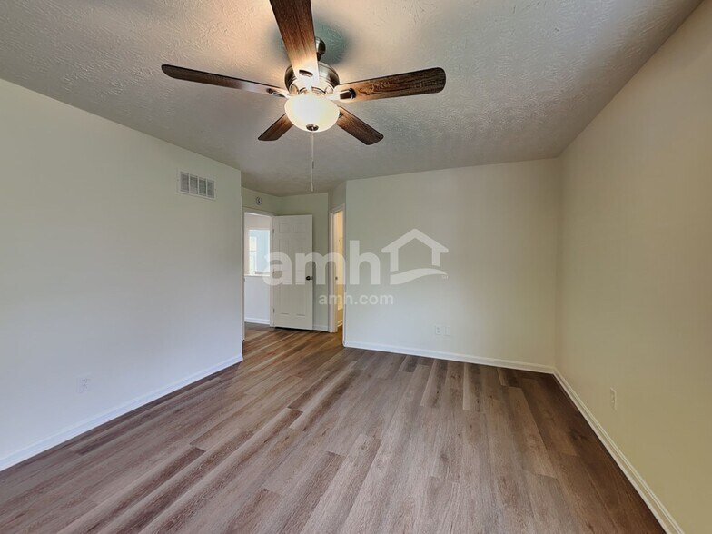 Building Photo - 2237 Antoinette Way