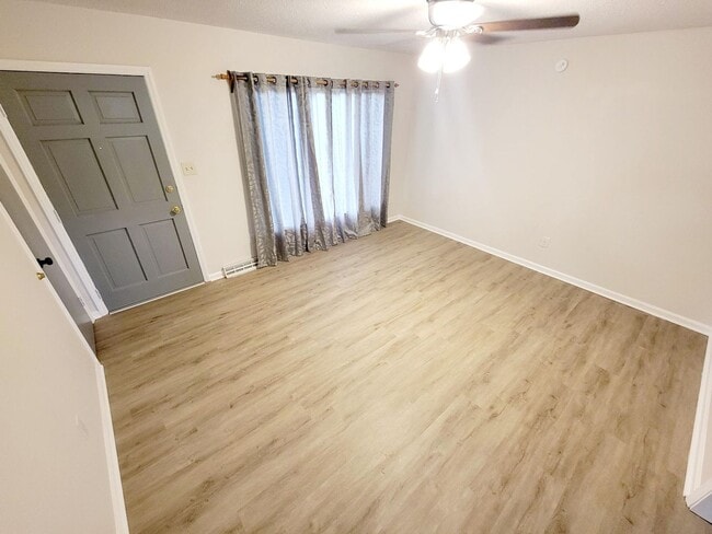 Building Photo - Great 3 bed 1.5 bath in Graham! View this home TODAY!