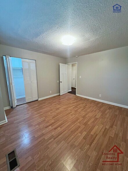 Building Photo - 4330 Wilson St