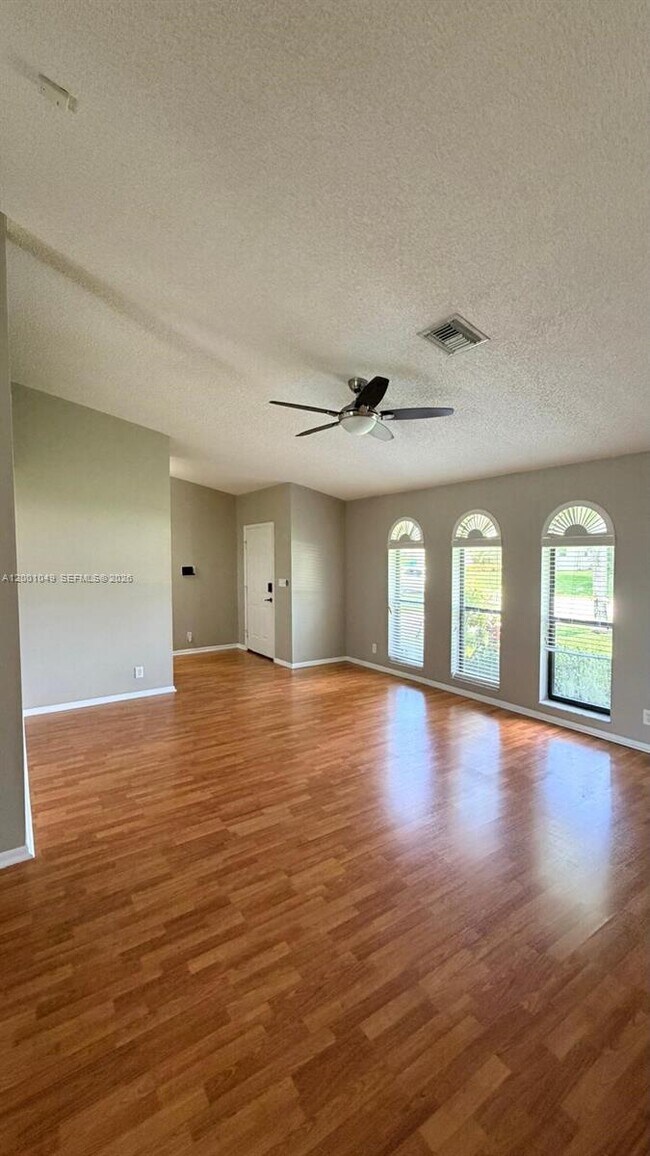 Building Photo - 11540 NW 27th Ct