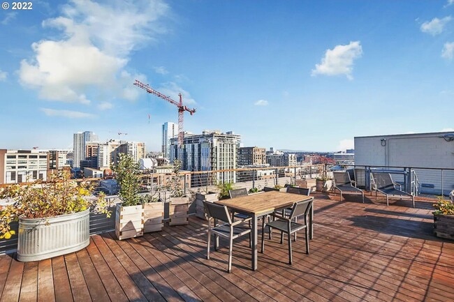 Building Photo - Irving St Lofts