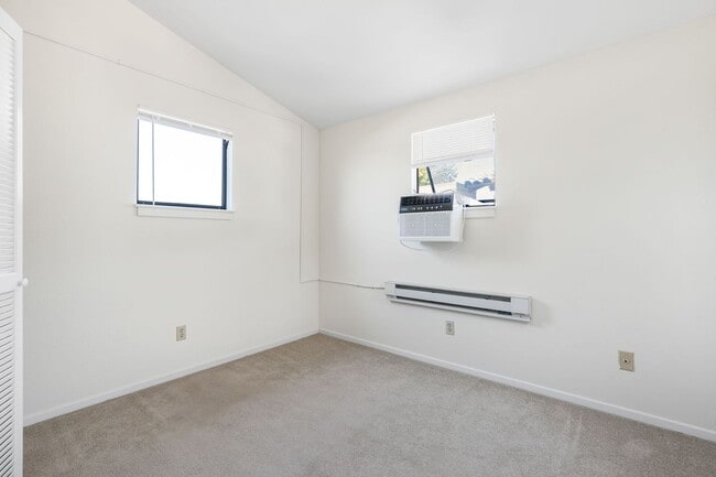 Building Photo - North Berkeley Condo – Steps from Campus w...