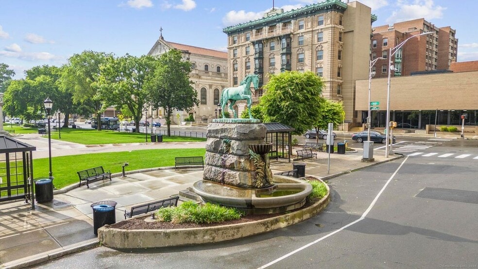 Building Photo - 111 Bank St