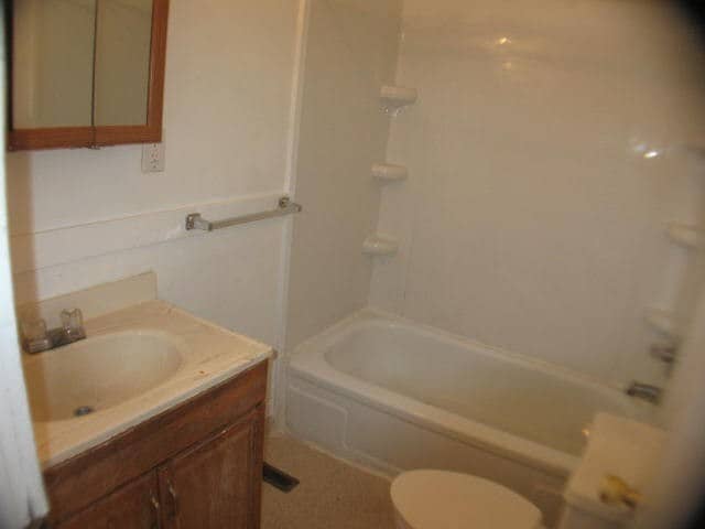 Building Photo - ALL PROSPECTIVE TENANTS MUST SUBMIT A $58 NON-REFUNDABLE APPLICATION FEE PER APPLICANT ONLINE AND...