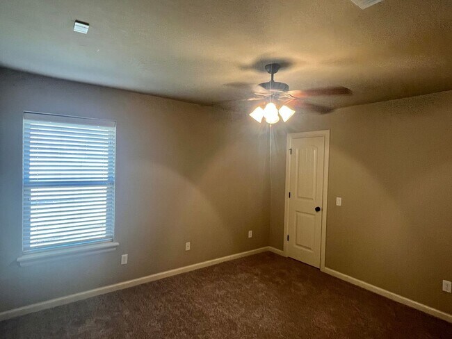 Building Photo - Lovely 4-Bed 2.5-Bath In Edmond