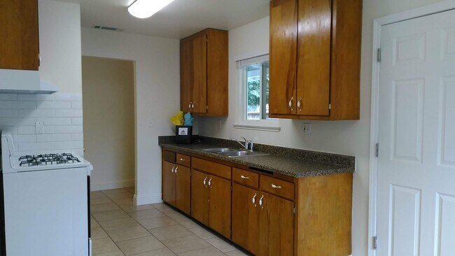 Building Photo - 1440 Orange St