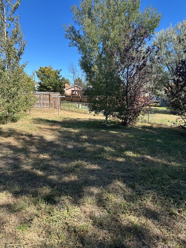 Building Photo - Charming 3-Bedroom Home with Spacious Yard!