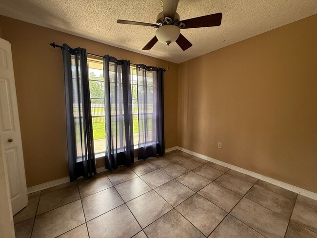 Building Photo - Parkway North Condo
