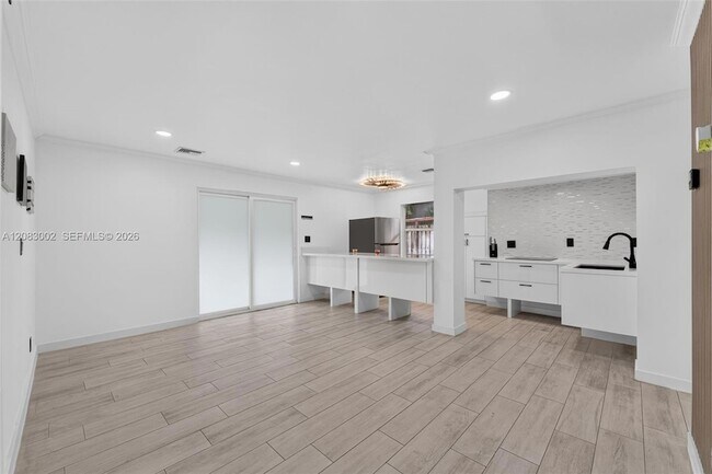 Building Photo - 1664 SW 28th Ave
