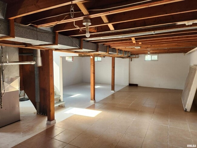 Building Photo - 3235 W 16th St