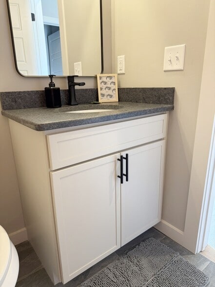 GUEST BATH - 110 Textile Ct