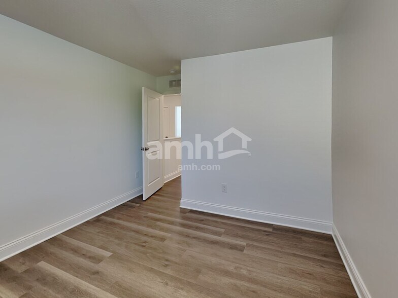 Building Photo - 9032 Lucy Dr