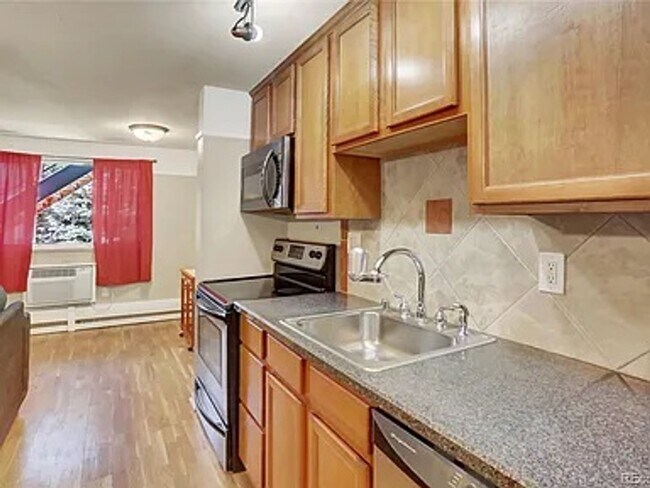 Building Photo - Stylish 1BR/1BA Apartment in Congress Park...