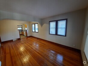 Building Photo - 2 Bedroom, 1 Bathroom home with hardwood!