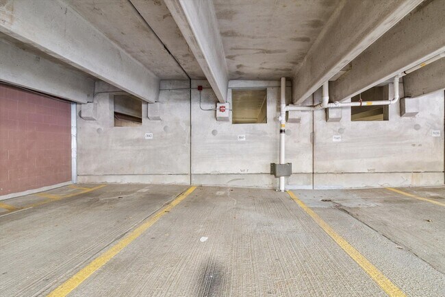 Building Photo - 333 W Mifflin St