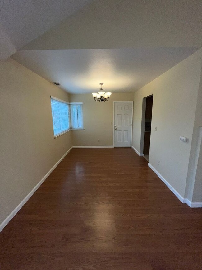 Building Photo - 4BR / 2.5 bath with over 1700 square feet....