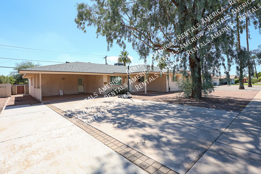 Building Photo - 935 E Wesleyan Dr