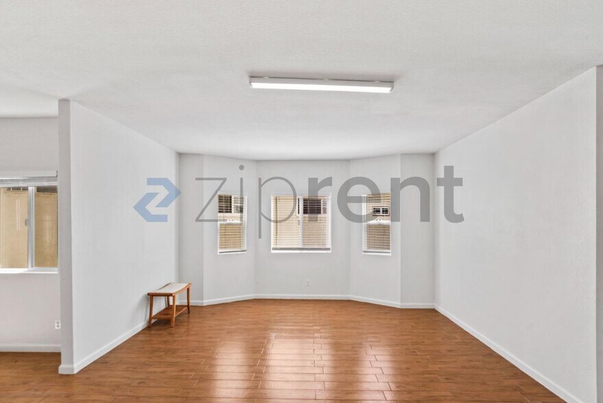 Building Photo - Unit
