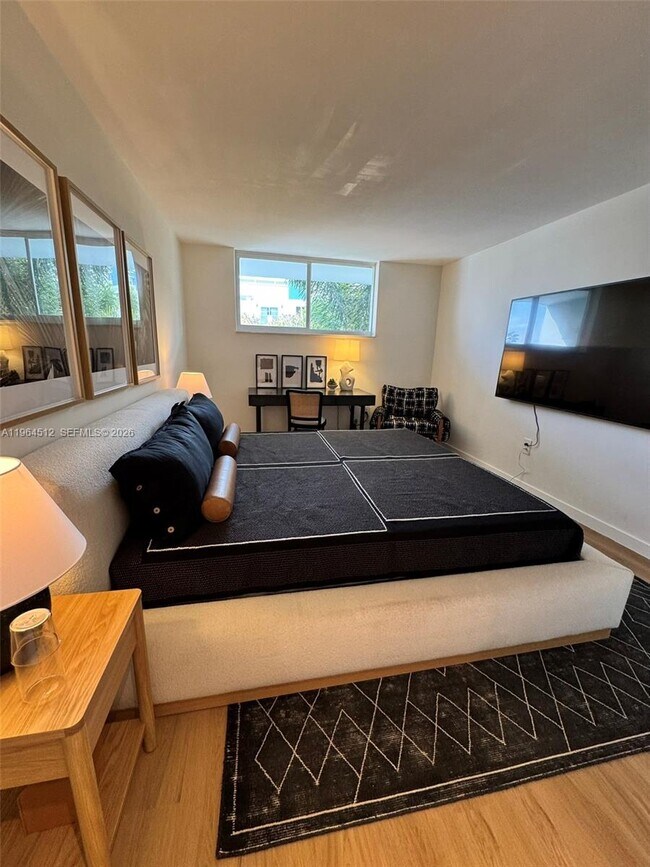 Building Photo - 1045 10th St