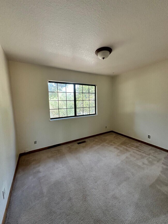 Building Photo - 2431 Rifle Range Dr