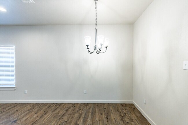 Building Photo - 5527 121st St