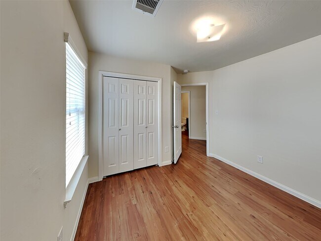 Building Photo - 5907 Stockholm Ct