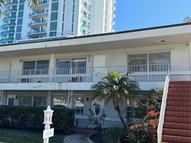 Building Photo - 4800 N Flagler Dr