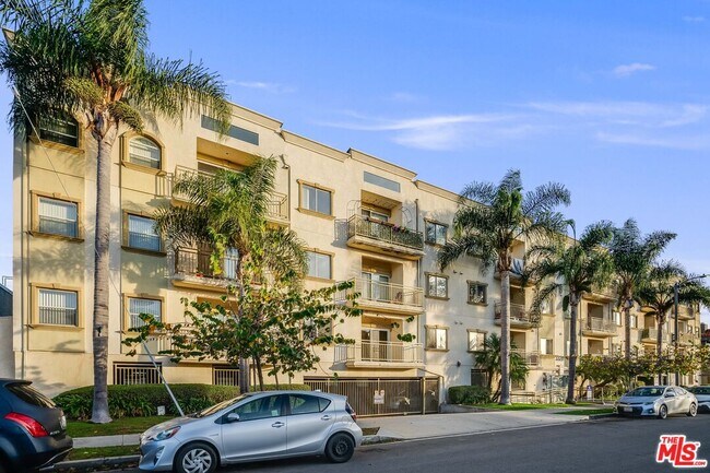 Building Photo - 3328 Oakhurst Ave