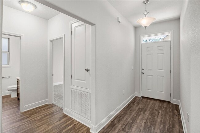 Building Photo - 3 bedroom 2 bathroom- GREAT Location in Pace!