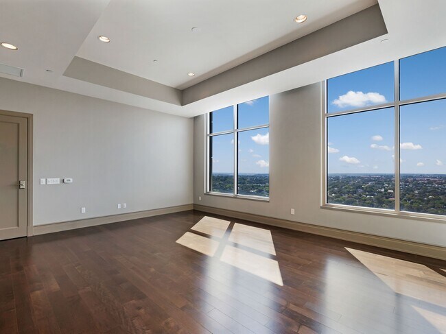 Building Photo - 4242 Broadway