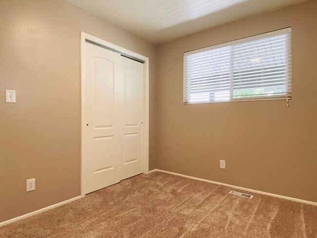 Building Photo - 3025 Little Cottonwood Rd