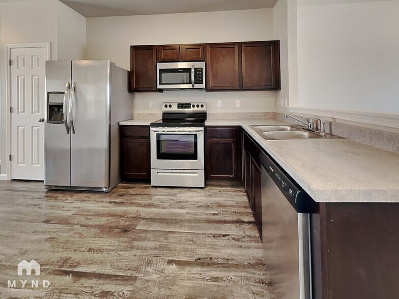 Building Photo - 799 The Heights Ln