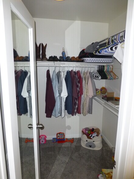 Building Photo - 416 W Linden Dr