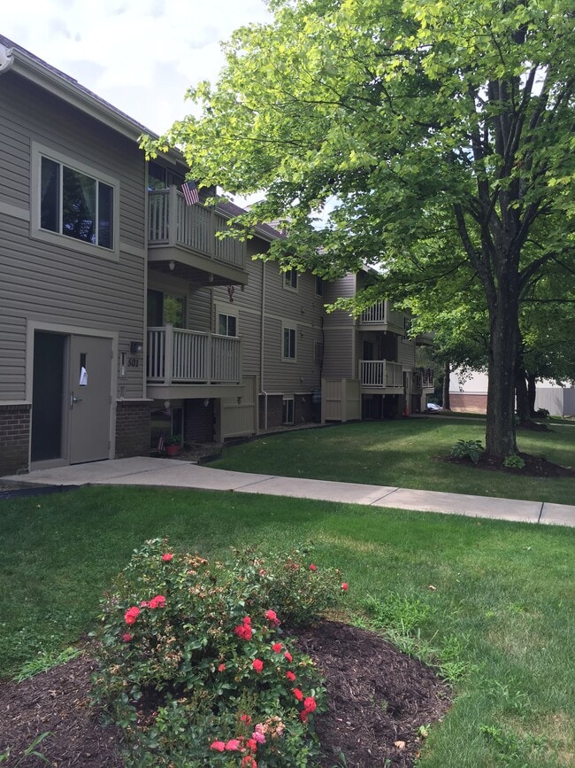 Exterior - Hunter's Path Apartments