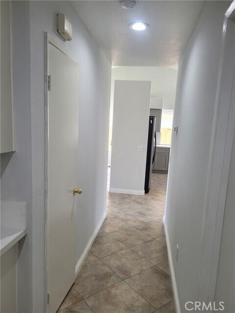 Building Photo - 18885 Oakview Way