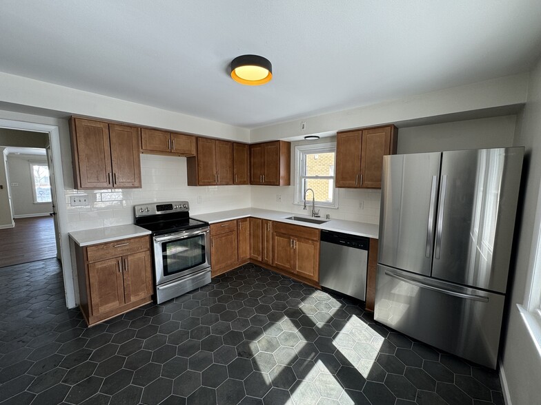 Building Photo - 8625 W Burleigh St