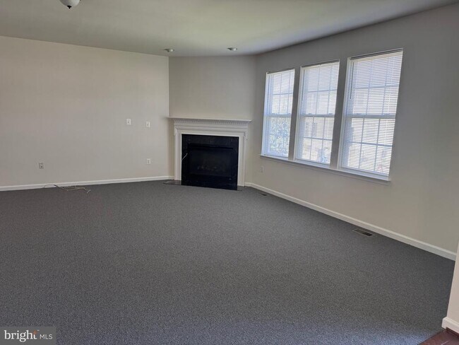 Building Photo - 9719 Inkwood Dr