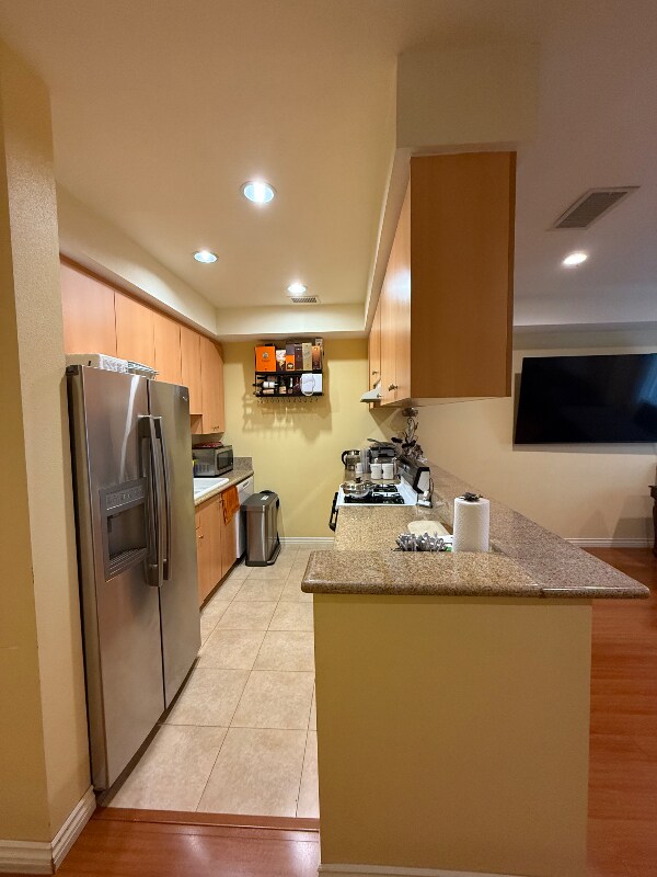 Building Photo - 1050 N Kingsley Dr